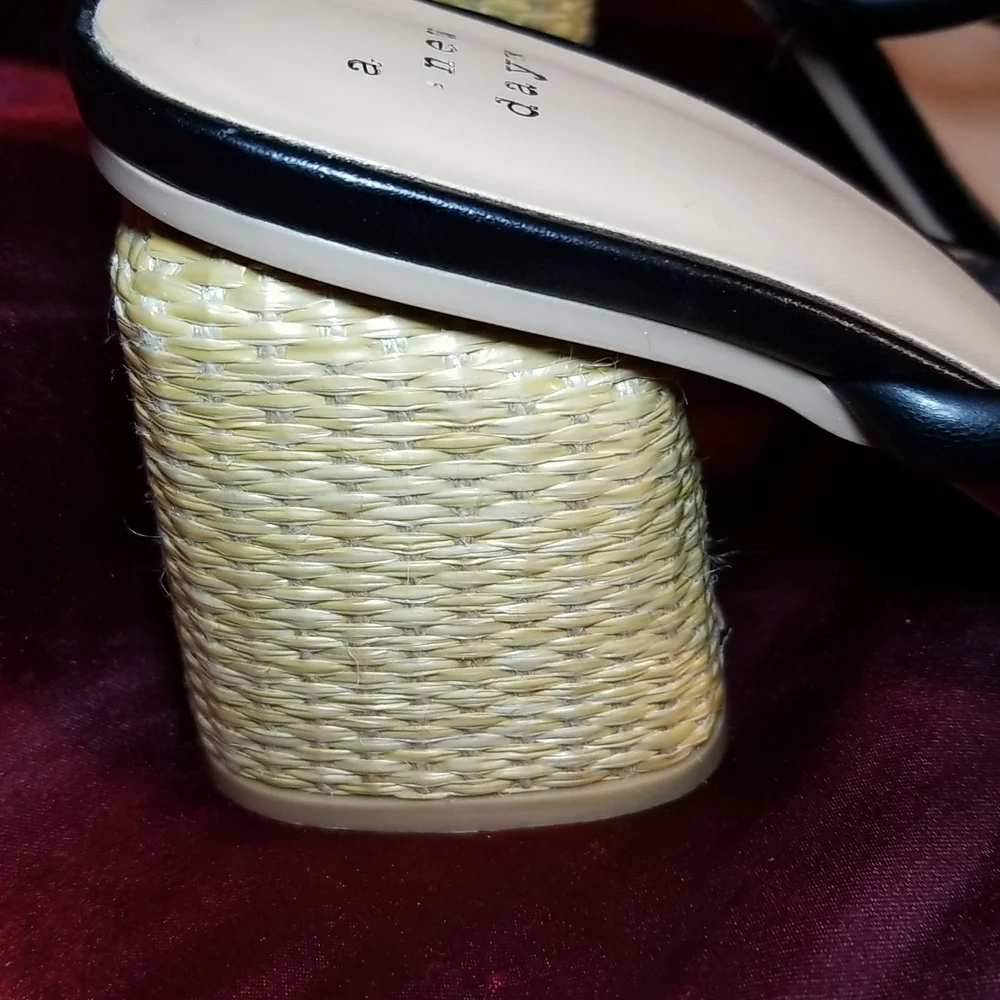 NWT 3 1/4 gorgeous heel slide sandal  padded insole for comfort - Picture 3 of 6